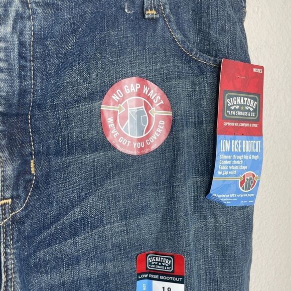 Levi's Signature Low Rise Bootcut‎ Jeans nwt - Picture 4 of 10